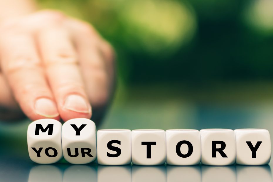 kuvassa nopat, muodostuu sana my story, your story