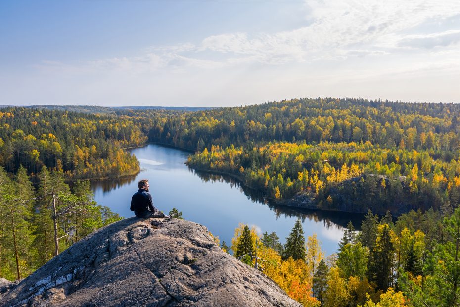 järvimaisema, ihminen kalliolla